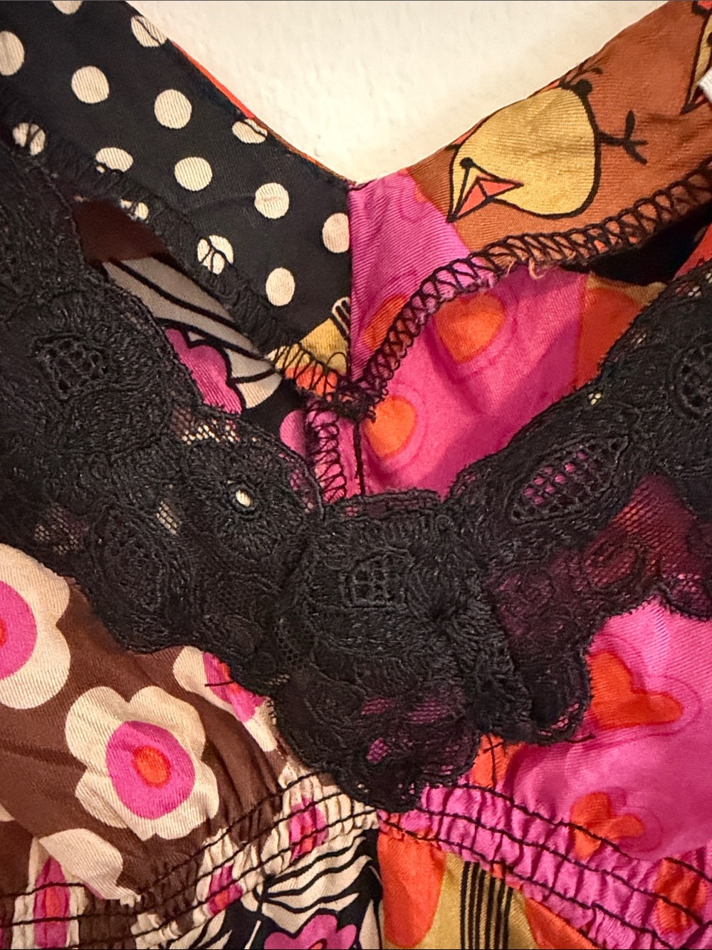 Nanette Lepore Patchwork V-Neck Blouse in Pink & Brown w Black Trim Y2K - Flaw - Picture 5 of 16